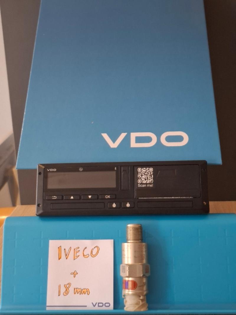 Używany tachograf VDo do IVECO DAILY 12V z czujnikiem